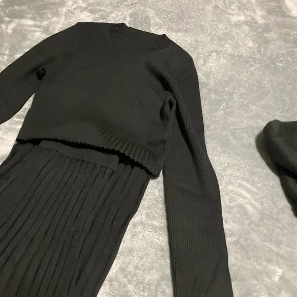 NWOTS Ladies Sweater & Skirt Set - Picture 9 of 13